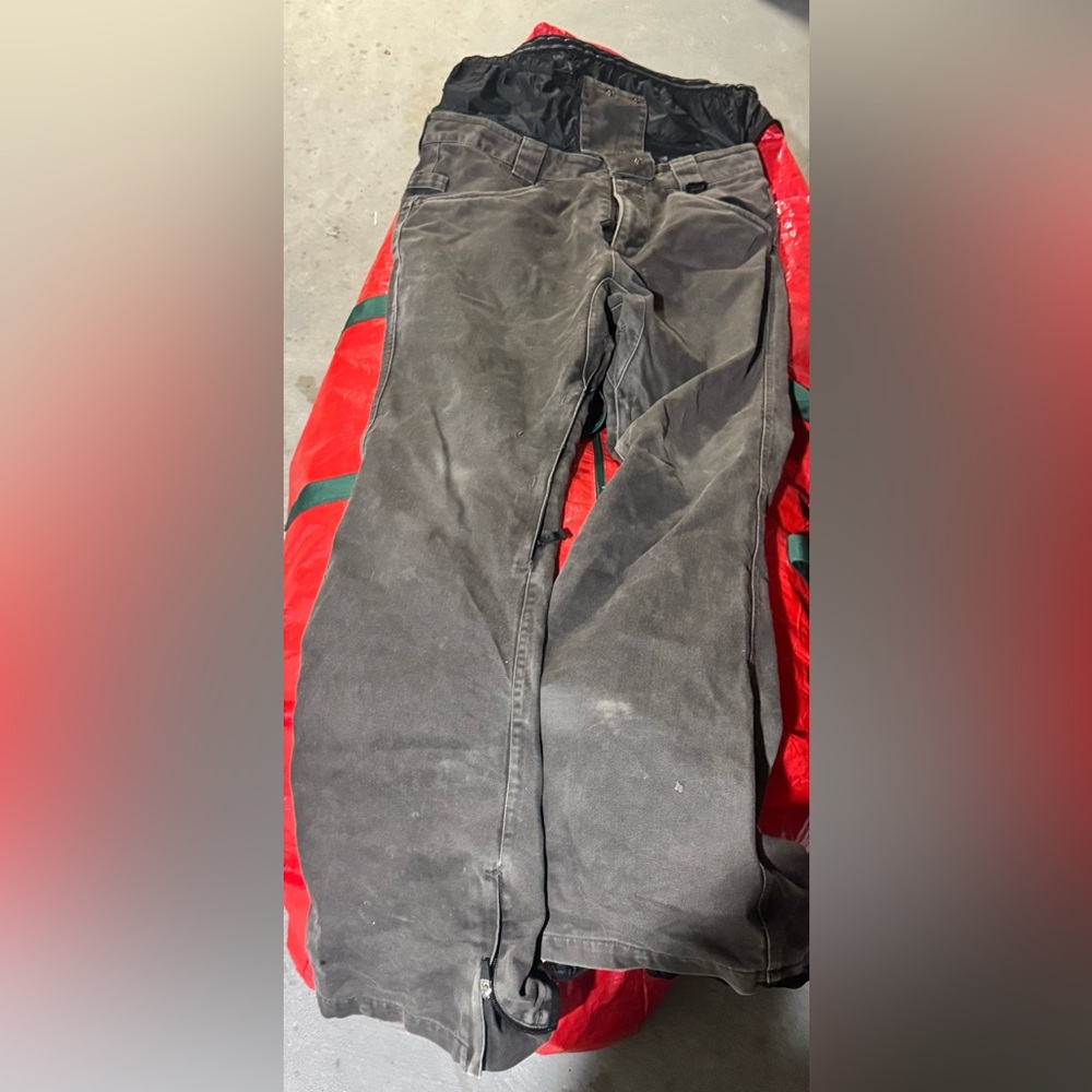 DC “jeans” snowboard pants size Large